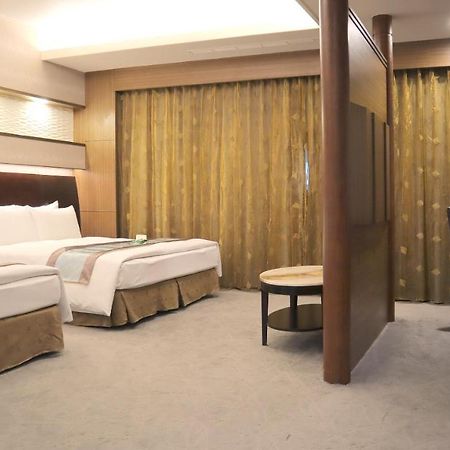Ho Fong Business Stay Fengyuan Exterior foto