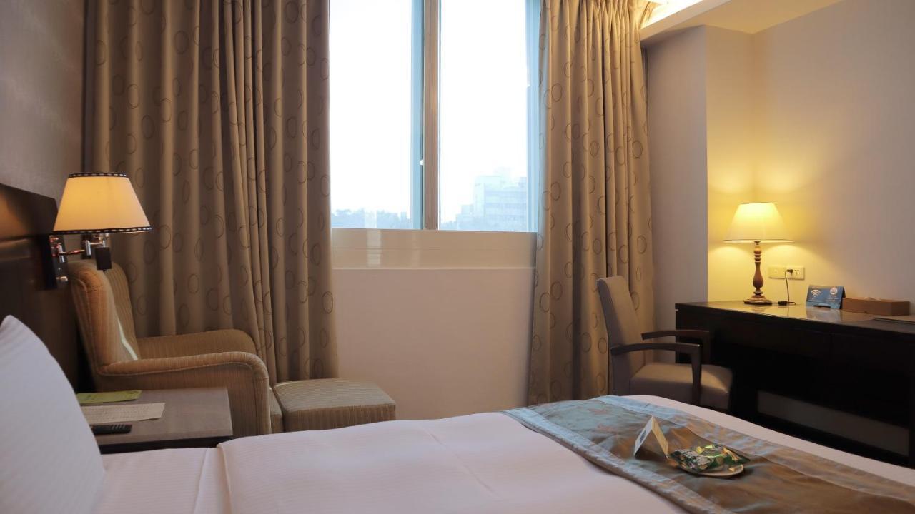 Ho Fong Business Stay Fengyuan Exterior foto