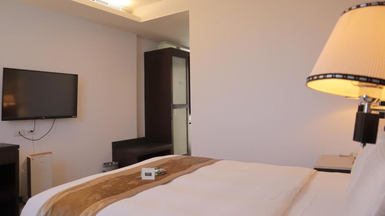 Ho Fong Business Stay Fengyuan Exterior foto